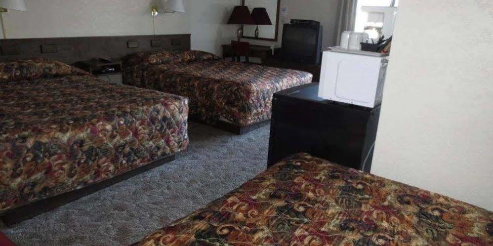 Imperial Motel Гранд-Форкс Экстерьер фото